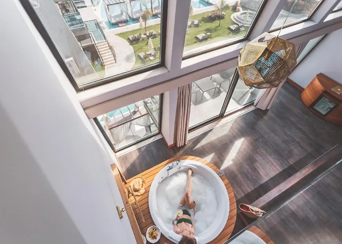 Orka Cove Penthouse & Adults Only 4* פאטהיה